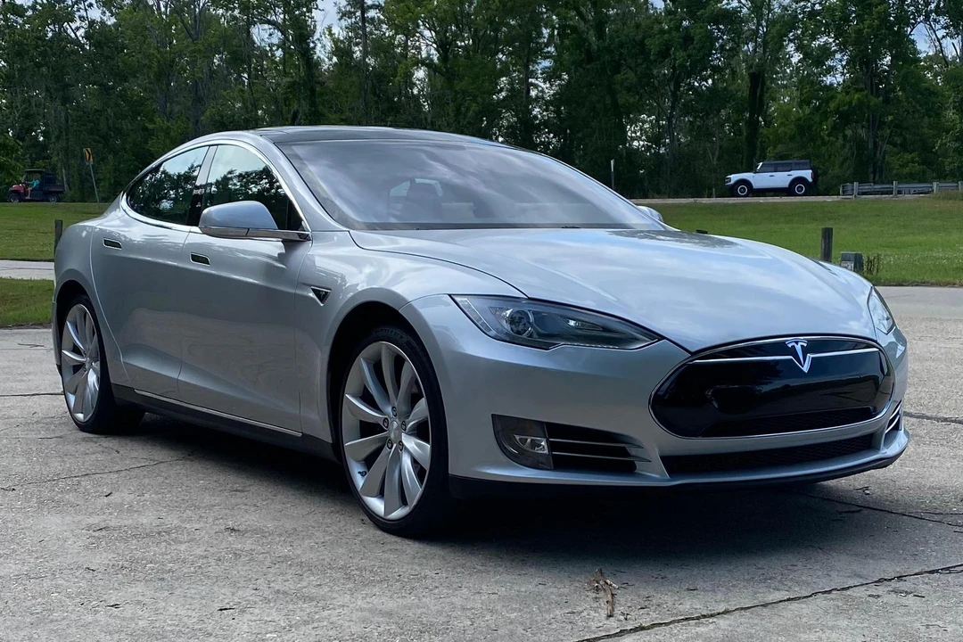 2013 Tesla Model S - Image 16 of 31