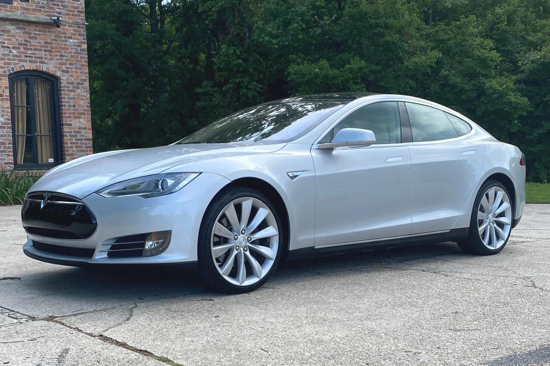 2013 Tesla Model S - Image 8 of 31