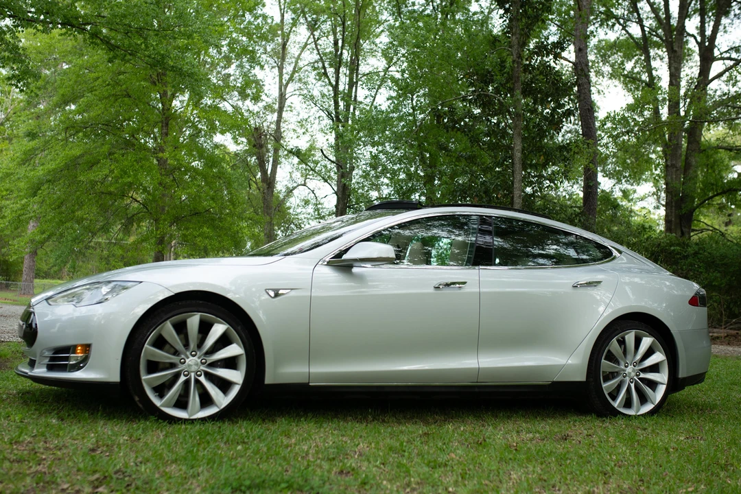 2013 Tesla Model S - Image 9 of 31