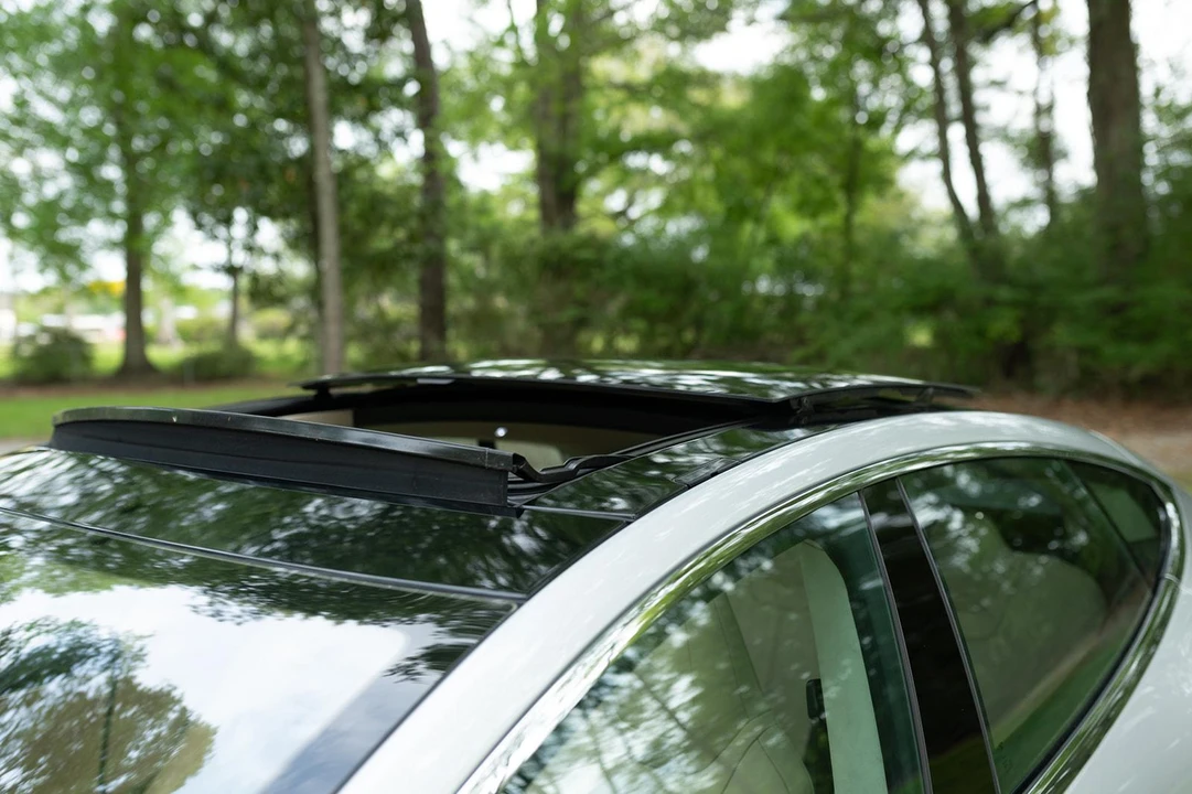2013 Tesla Model S - Image 24 of 31