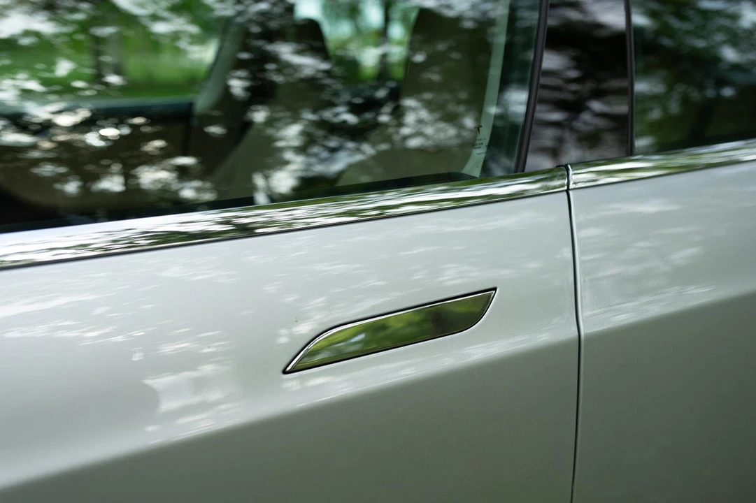 2013 Tesla Model S - Image 26 of 31