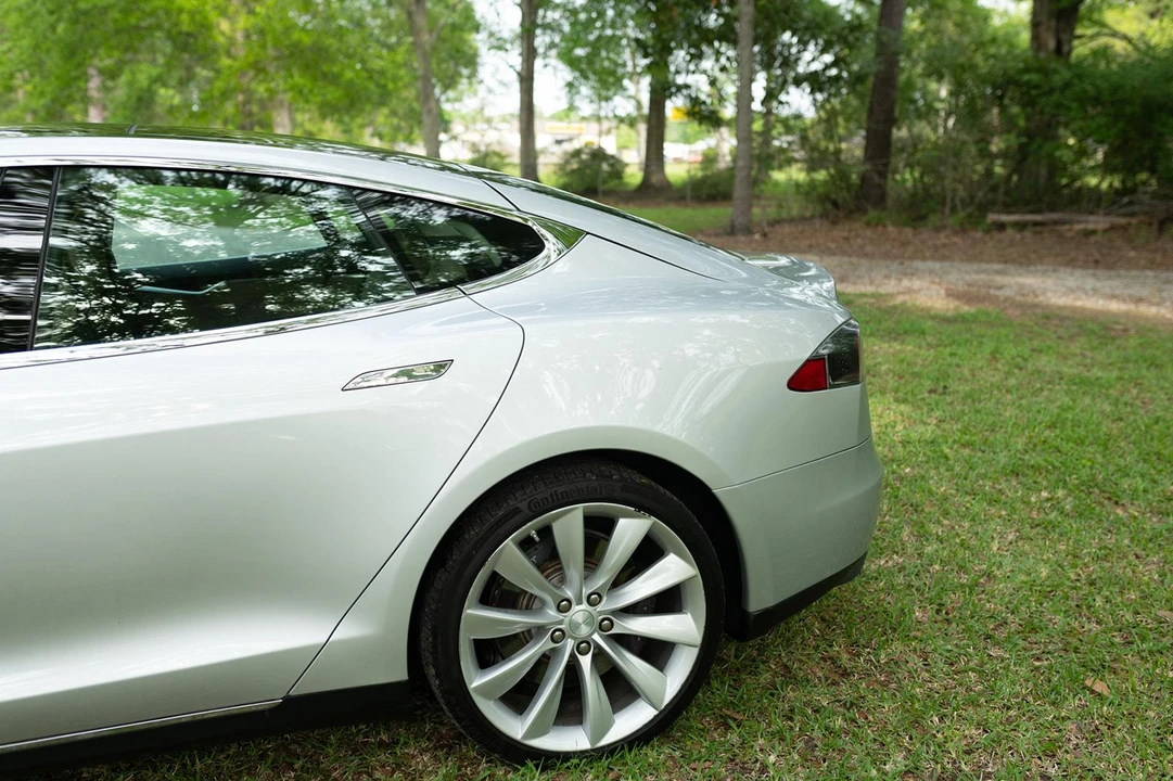 2013 Tesla Model S - Image 27 of 31
