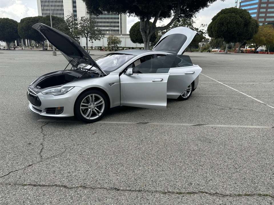 2013 Tesla Model S - Image 19 of 31