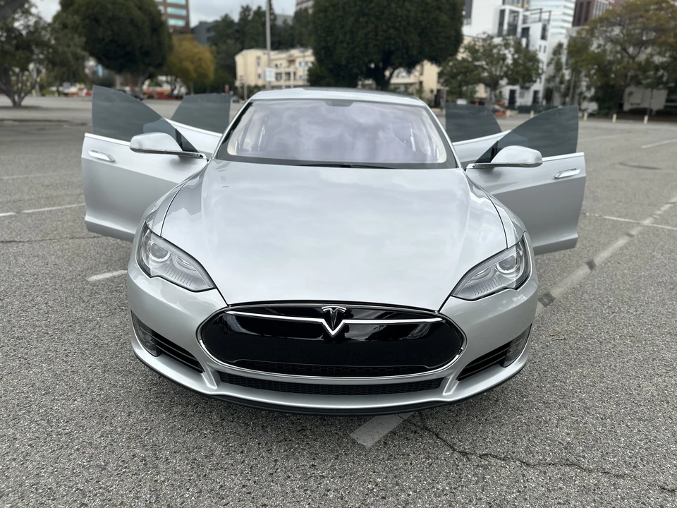 2013 Tesla Model S - Image 18 of 31