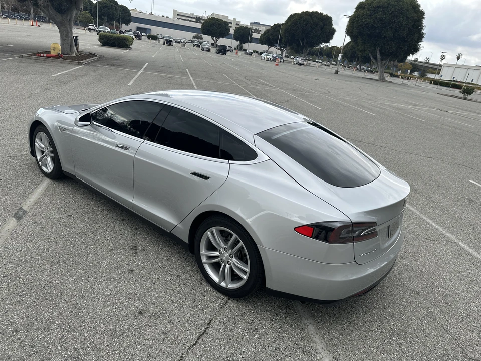 2013 Tesla Model S - Image 11 of 31