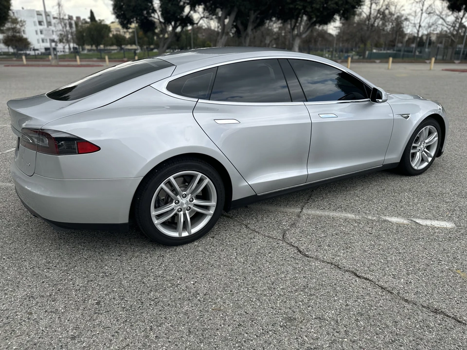 2013 Tesla Model S - Image 13 of 31