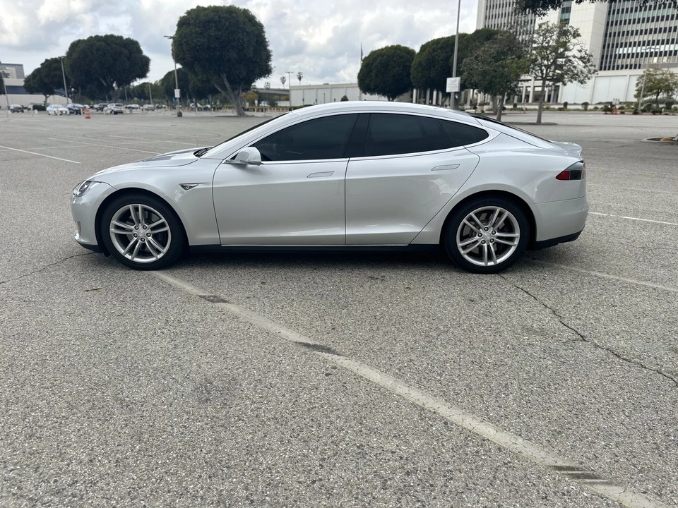 2013 Tesla Model S - Image 9 of 31