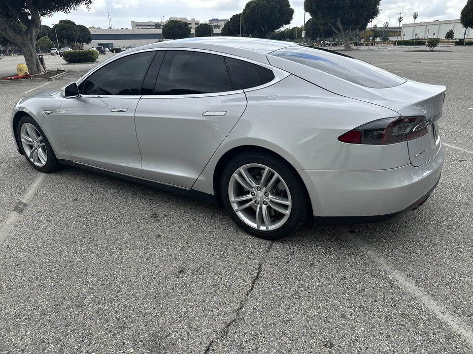 2013 Tesla Model S - Image 10 of 31