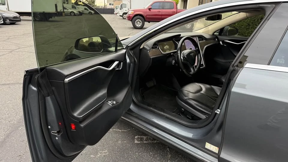 2013 Tesla Model S - Image 9 of 15