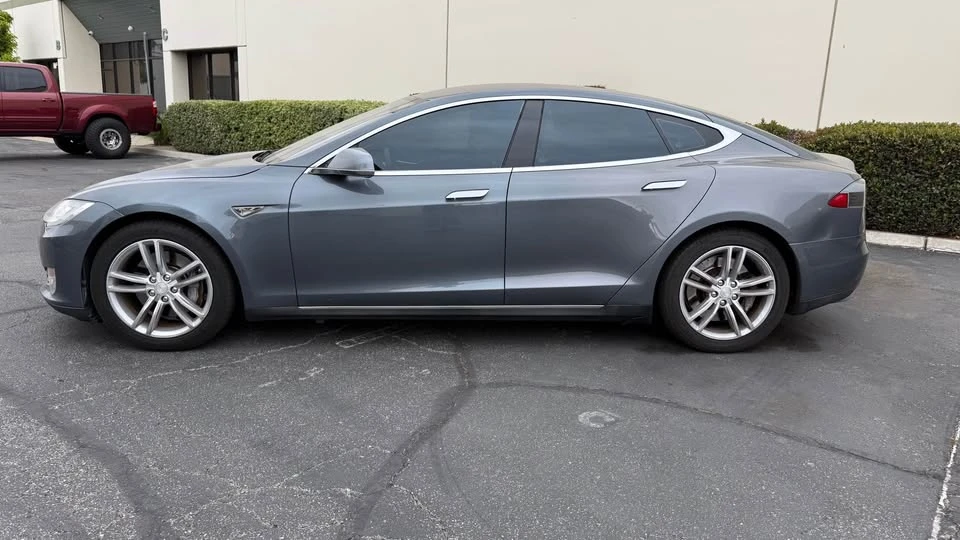 2013 Tesla Model S - Image 2 of 15