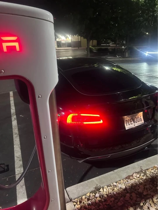 2013 Tesla Model S - Image 13 of 19