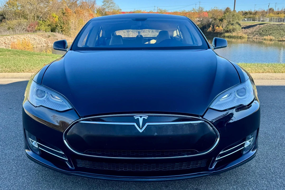 2013 Tesla Model S - Image 2 of 31