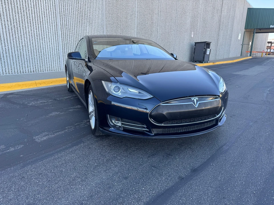 2013 Tesla Model S - Image 16 of 31