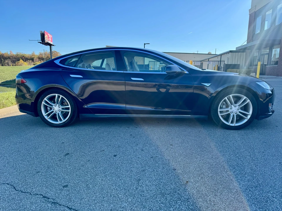 2013 Tesla Model S - Image 10 of 31