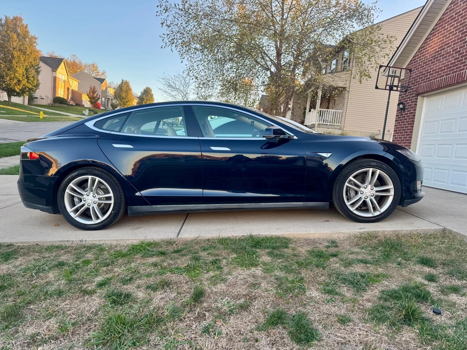 2013 Tesla Model S - Image 20 of 31