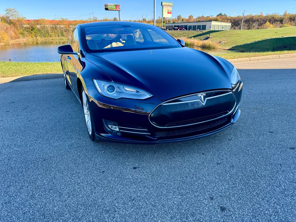2013 Tesla Model S - Image 12 of 31