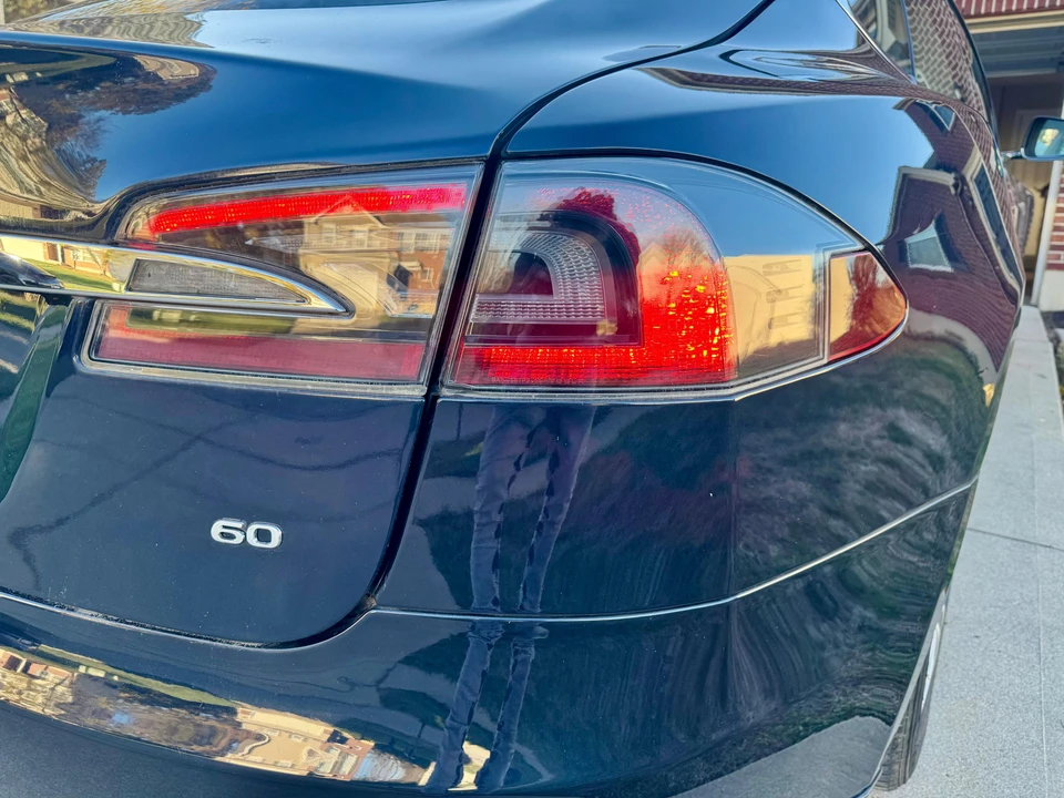 2013 Tesla Model S - Image 29 of 31
