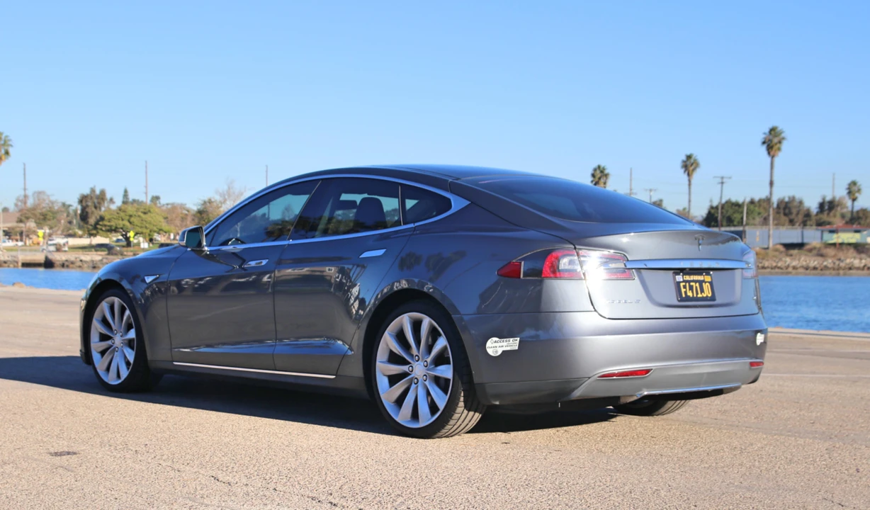 2013 Tesla Model S - Image 25 of 31
