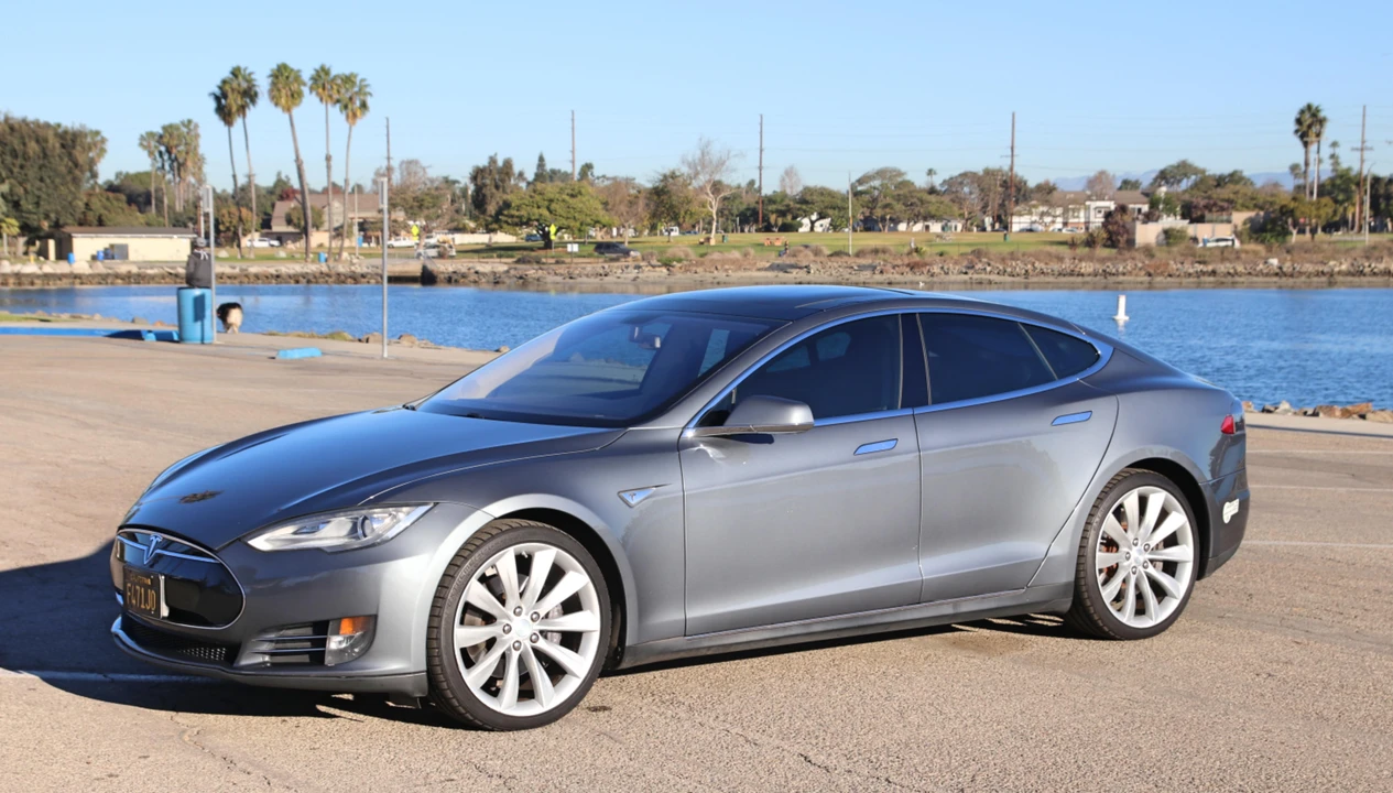 2013 Tesla Model S - Image 16 of 31