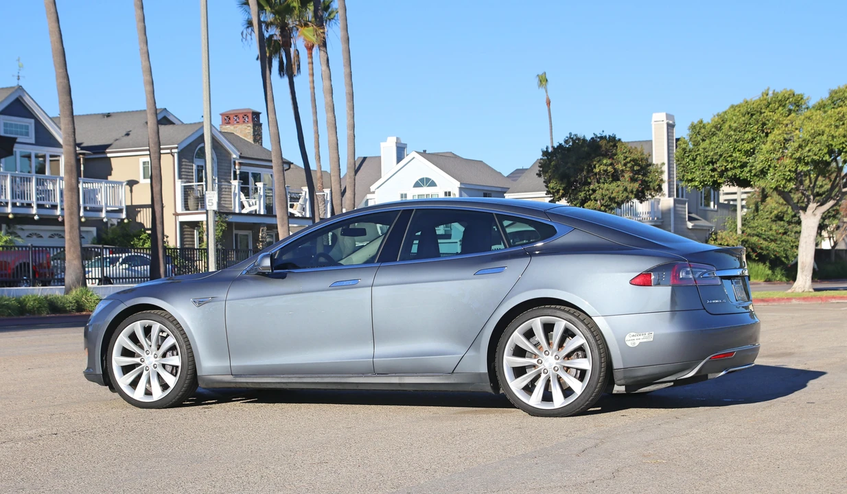 2013 Tesla Model S - Image 22 of 31