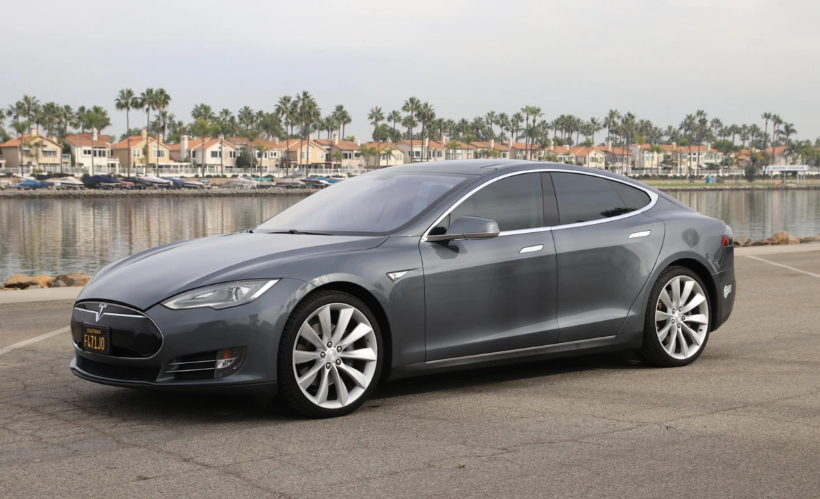 2013 Tesla Model S - Image 15 of 31