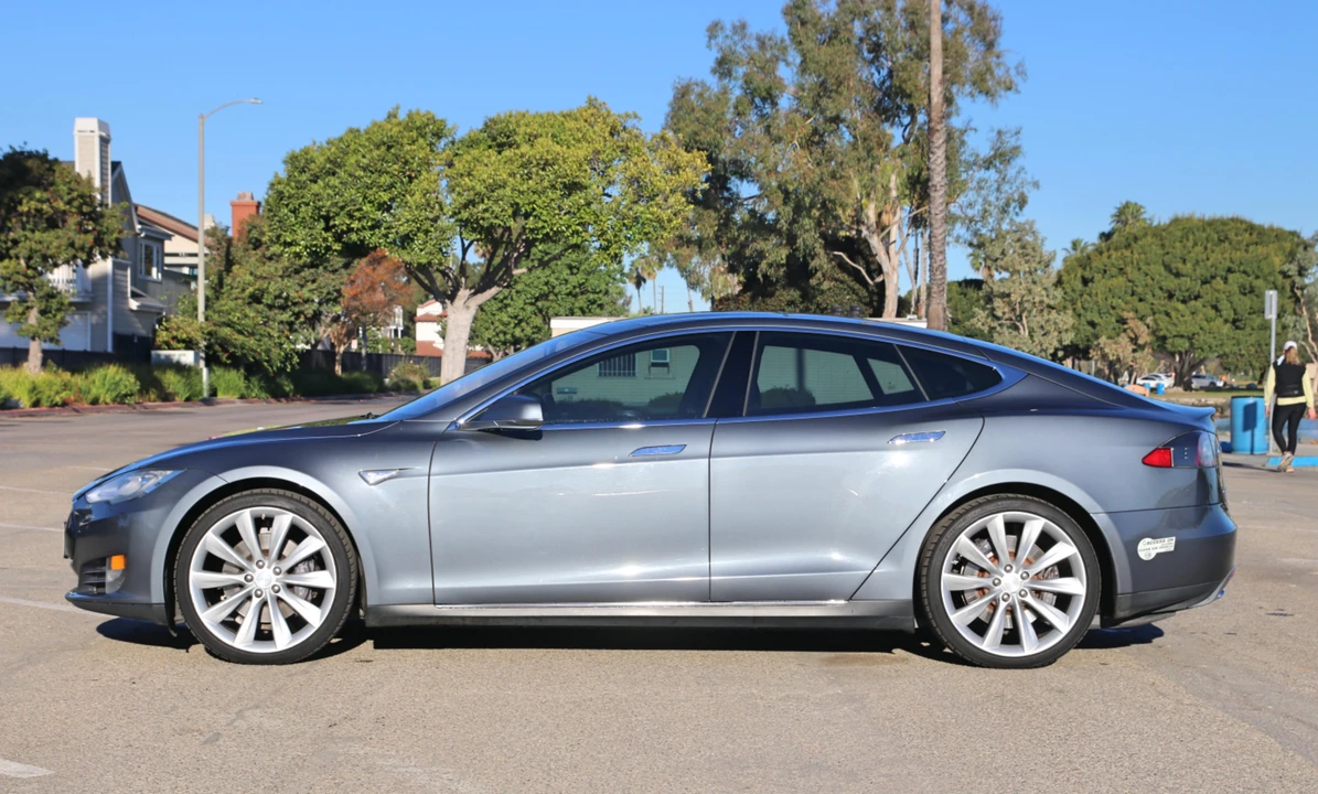 2013 Tesla Model S - Image 18 of 31