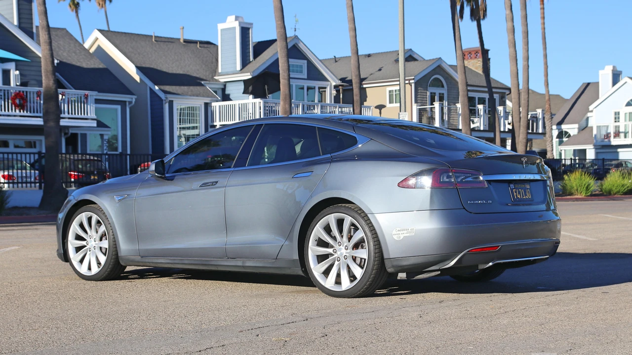 2013 Tesla Model S - Image 24 of 31