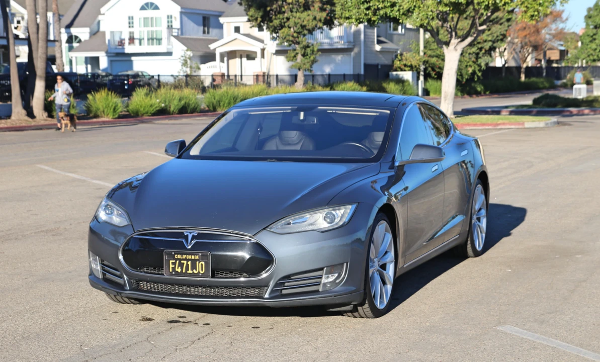 2013 Tesla Model S - Image 8 of 31