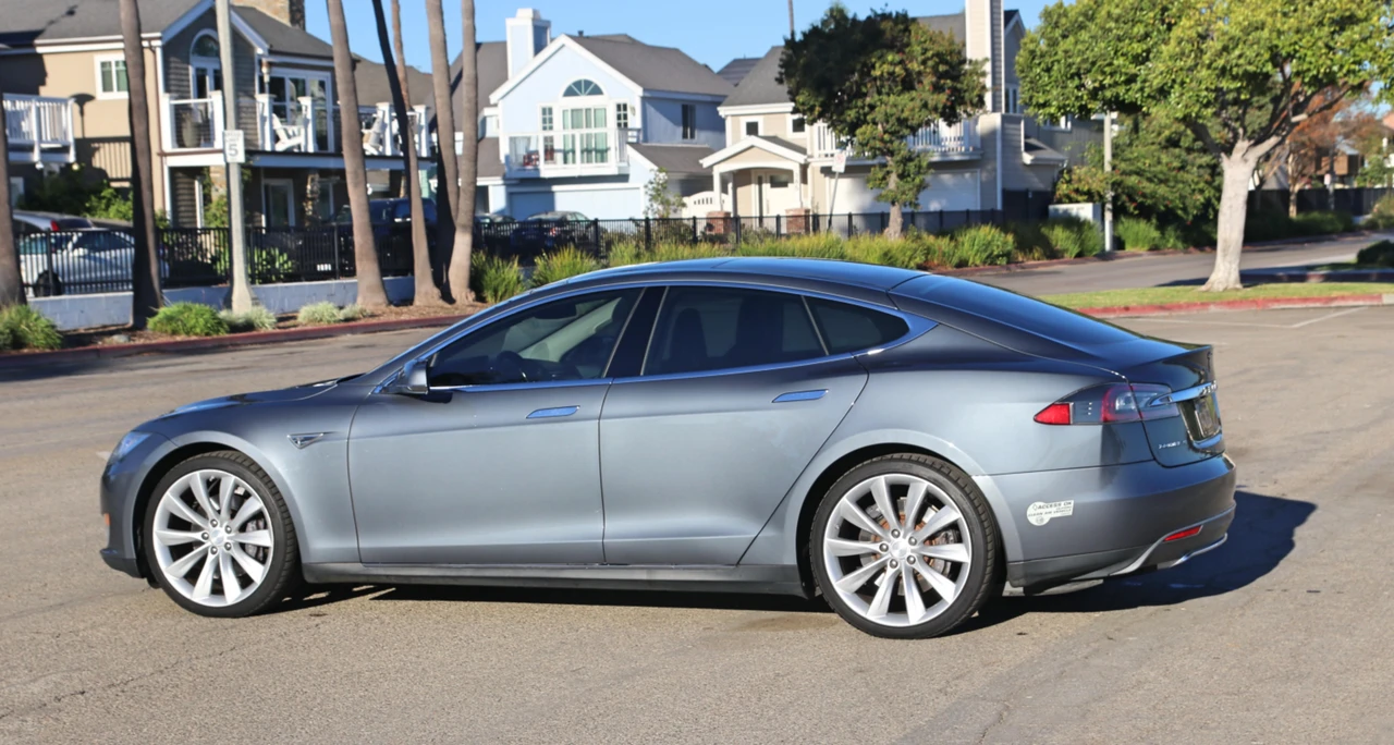 2013 Tesla Model S - Image 21 of 31