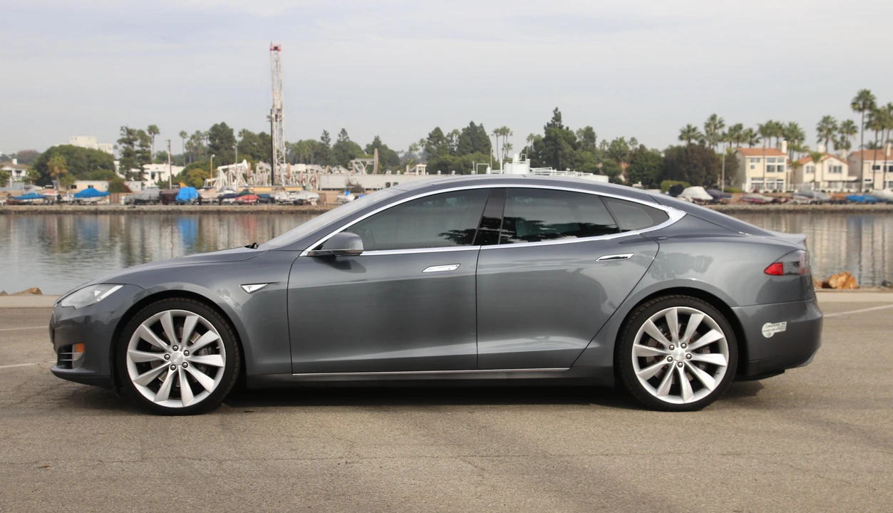 2013 Tesla Model S - Image 19 of 31