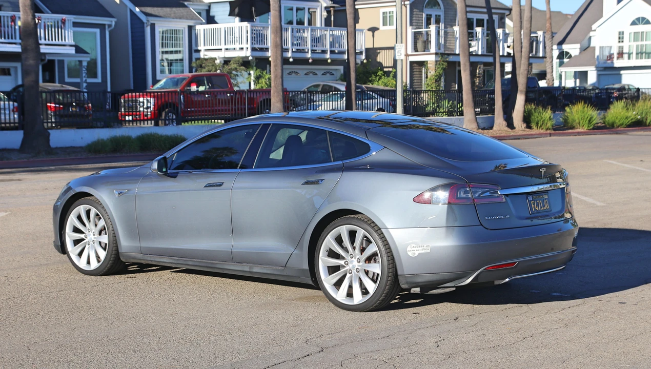 2013 Tesla Model S - Image 23 of 31