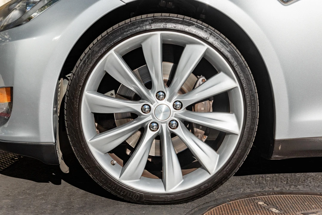 2013 Tesla Model S - Image 21 of 31