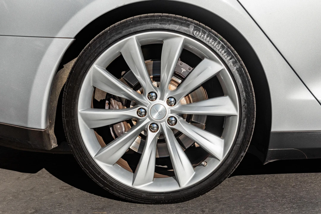 2013 Tesla Model S - Image 23 of 31