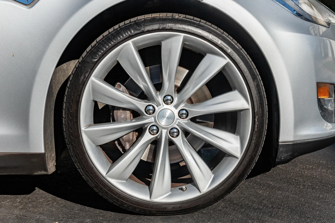 2013 Tesla Model S - Image 24 of 31