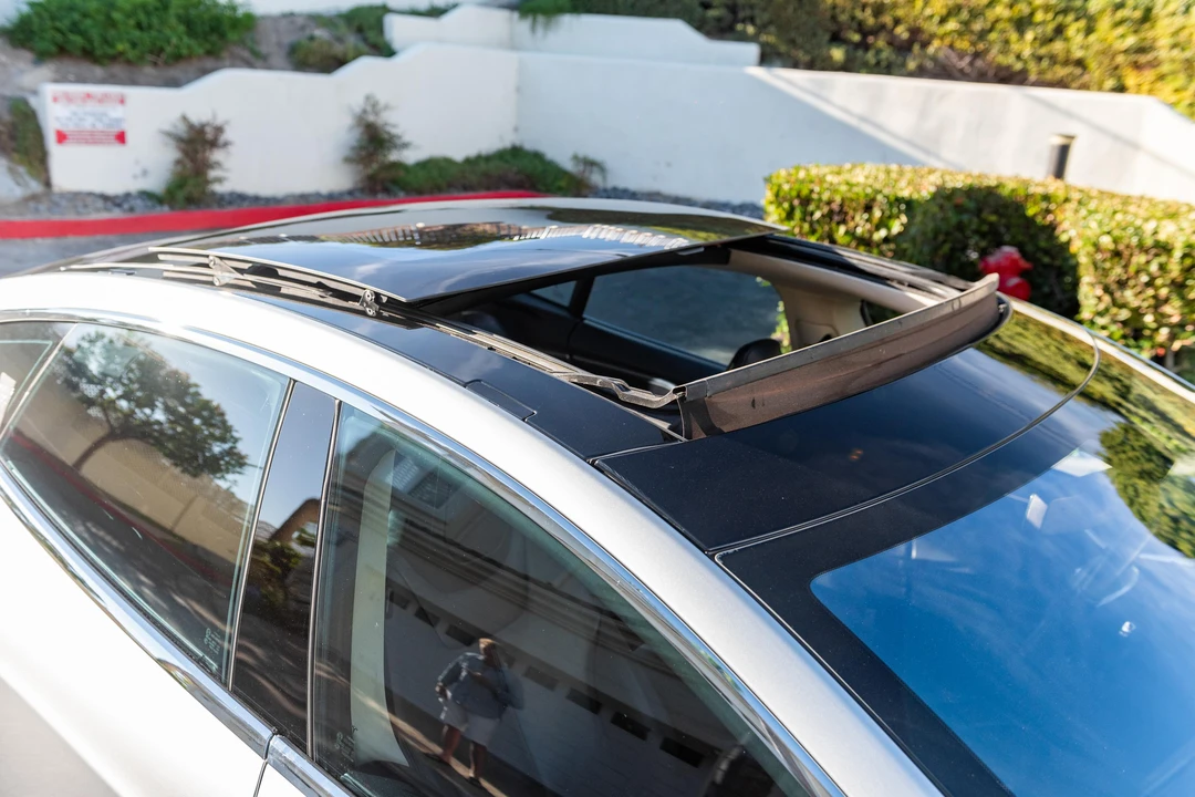 2013 Tesla Model S - Image 17 of 31