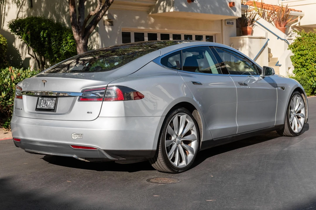 2013 Tesla Model S - Image 4 of 31