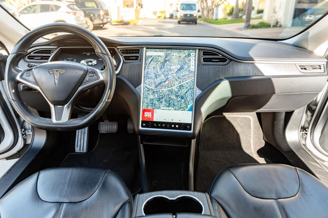 2013 Tesla Model S - Image 25 of 31