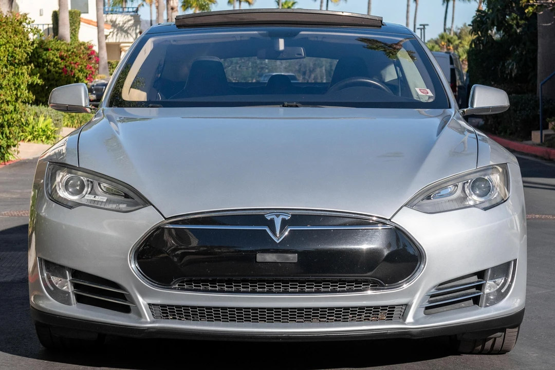 2013 Tesla Model S - Image 2 of 31
