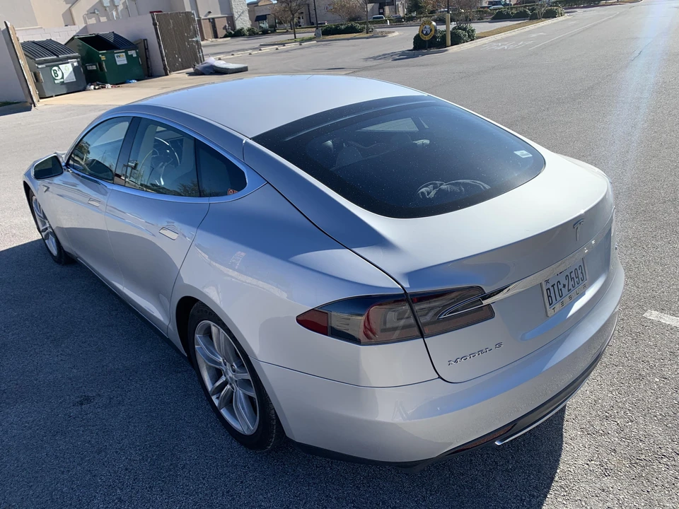 2013 Tesla Model S - Image 13 of 31