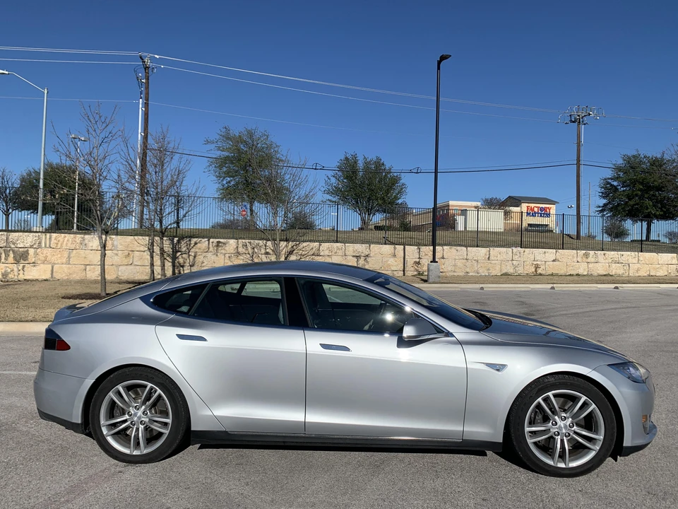 2013 Tesla Model S - Image 21 of 31