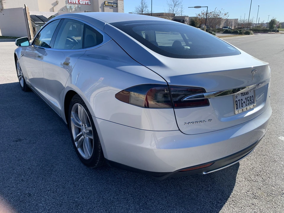 2013 Tesla Model S - Image 5 of 31