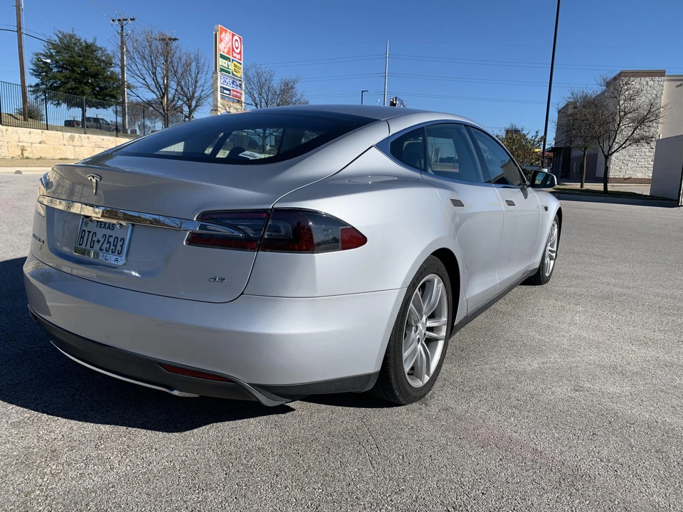 2013 Tesla Model S - Image 17 of 31