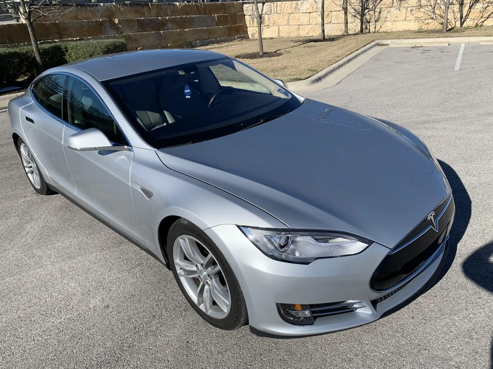 2013 Tesla Model S - Image 25 of 31
