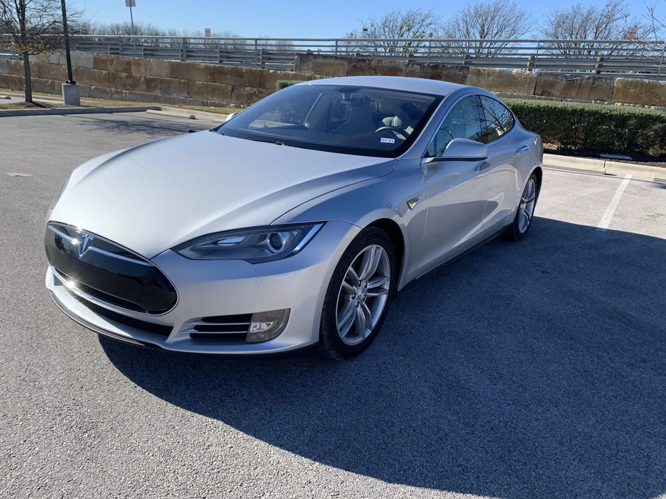 2013 Tesla Model S - Image 8 of 31