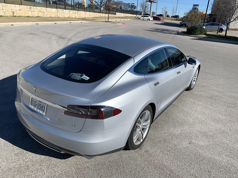 2013 Tesla Model S - Image 19 of 31