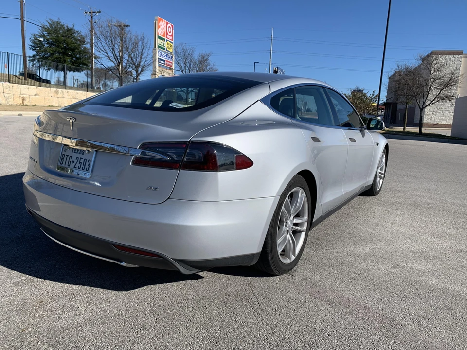 2013 Tesla Model S - Image 16 of 31