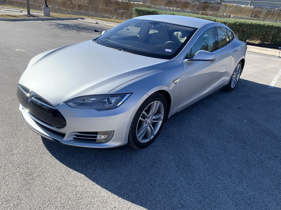 2013 Tesla Model S - Image 9 of 31