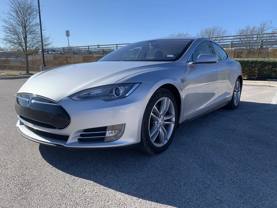2013 Tesla Model S - Image 7 of 31