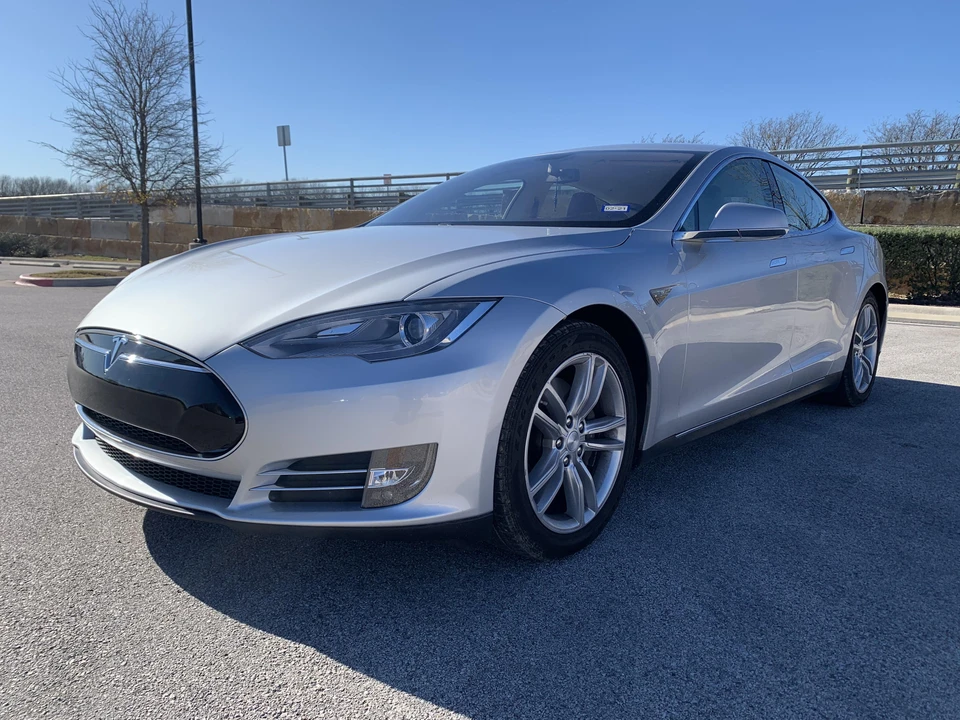 2013 Tesla Model S - Image 2 of 31