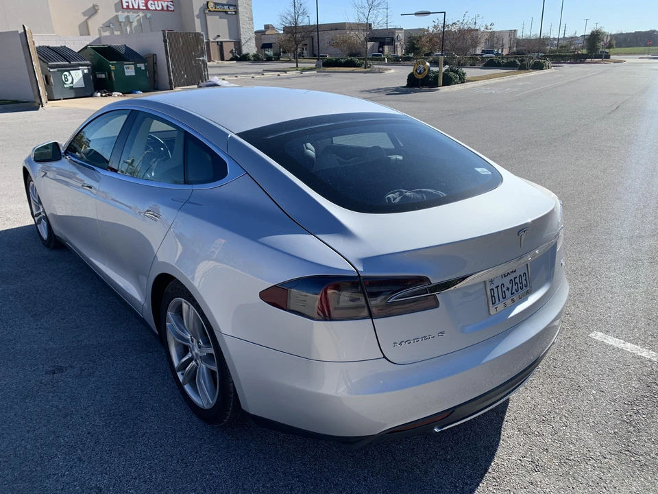 2013 Tesla Model S - Image 12 of 31